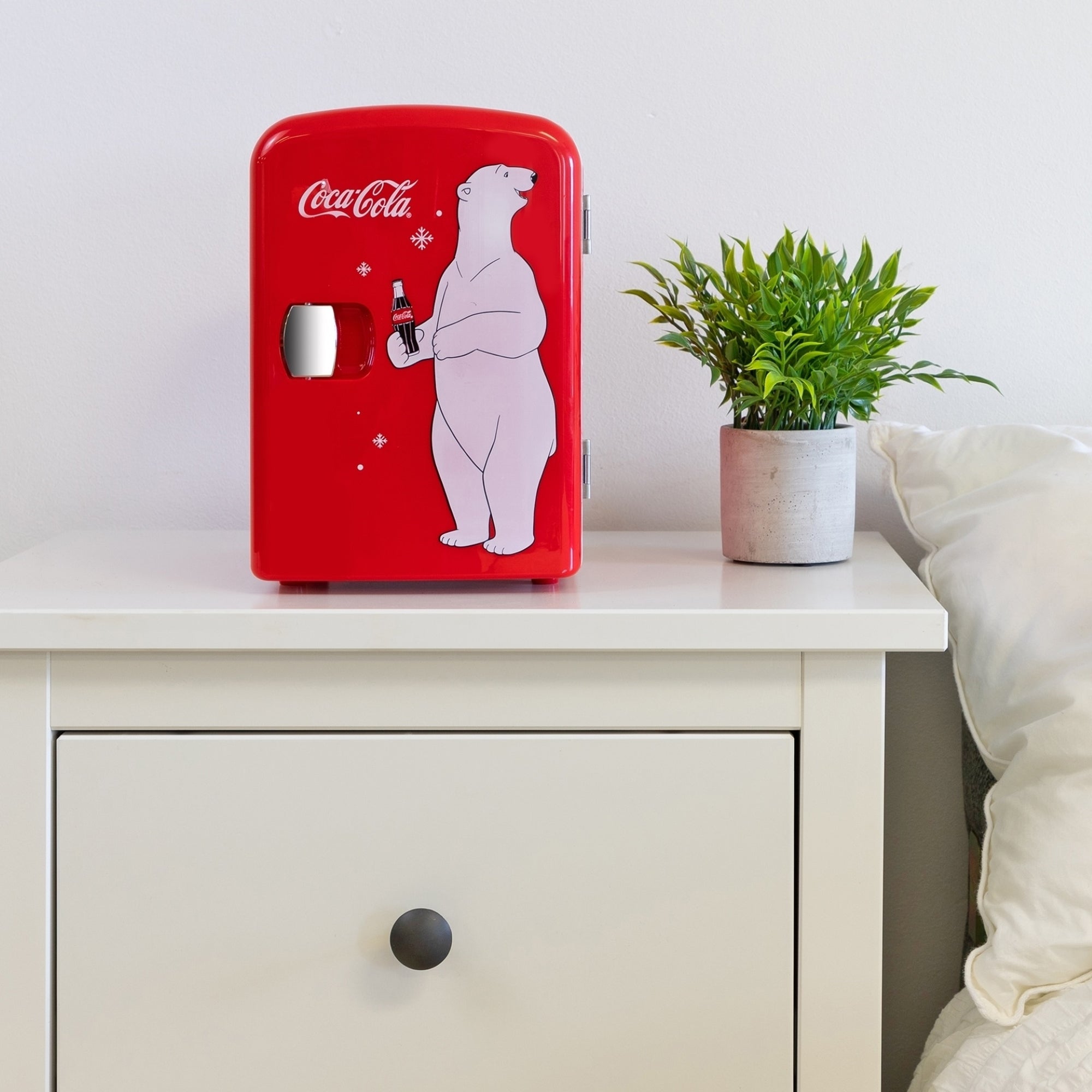 coca-cola-polar-bear-mini-fridge-cooler-and-warmer