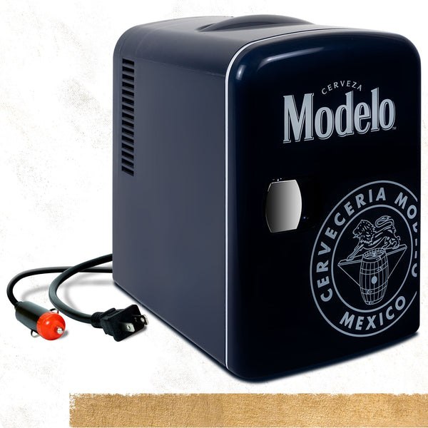 Product shot of Modelo 4L mini fridge, closed, with AC and DC power cords visible, on a marbled white background